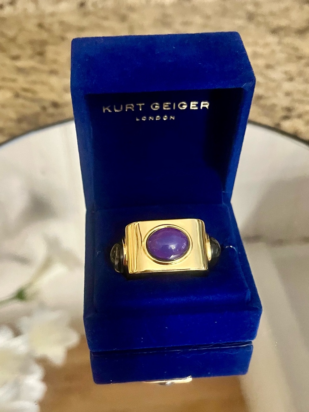 EUC Kurt Geiger brass square cocktail mood ring m/l